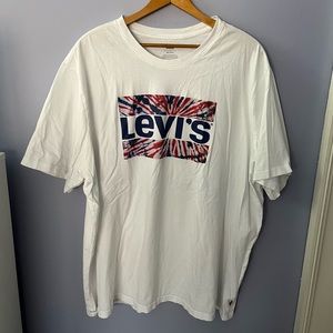 🦋NWOT Levi’s graphic tee🦋